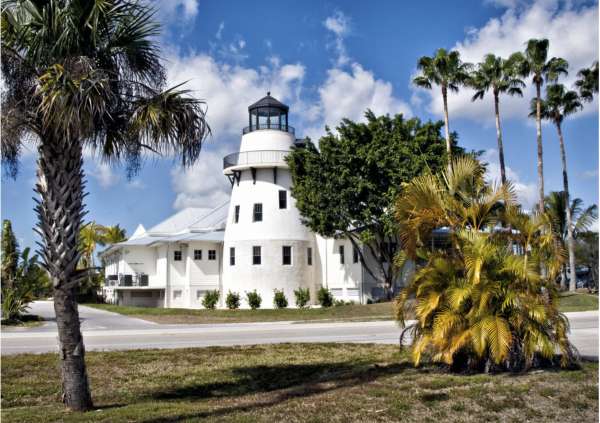 Everglades Isle Resort